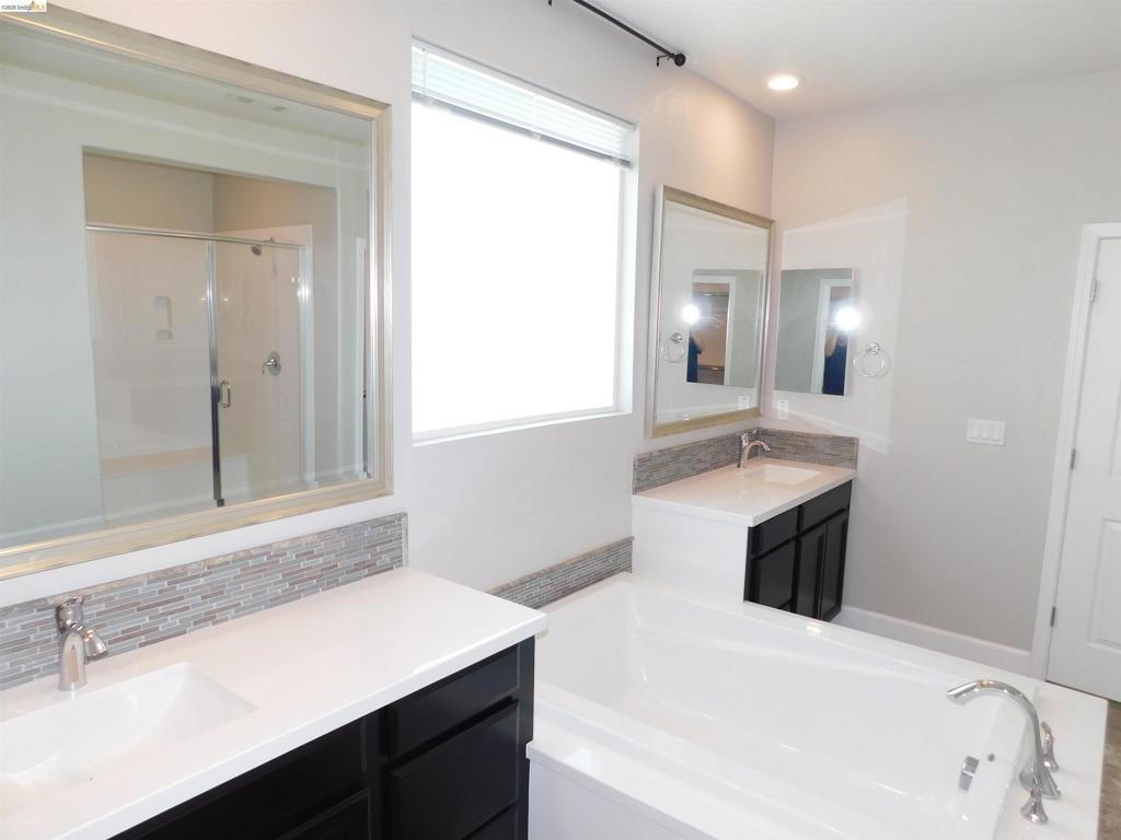 1090 Lavender St, Manteca, CA 95337