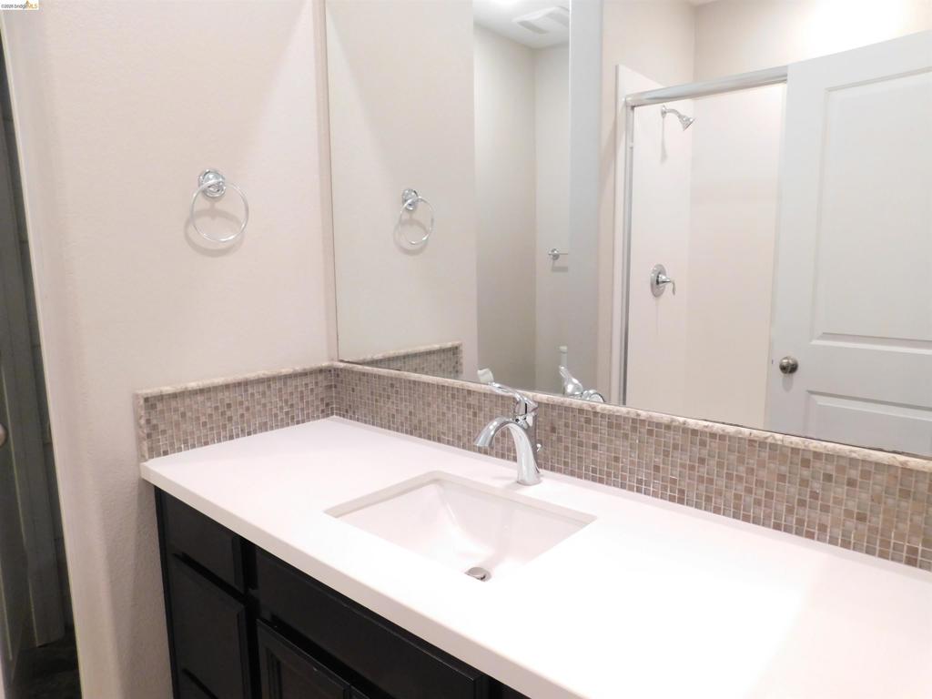 1090 Lavender St, Manteca, CA 95337