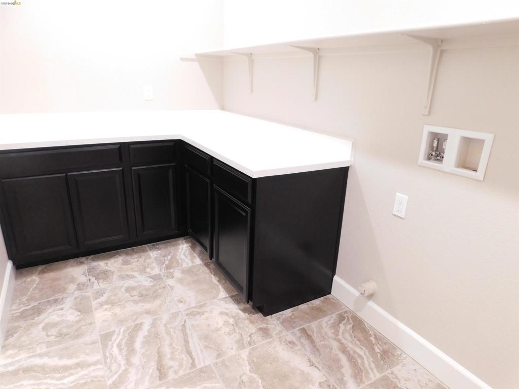 1090 Lavender St, Manteca, CA 95337