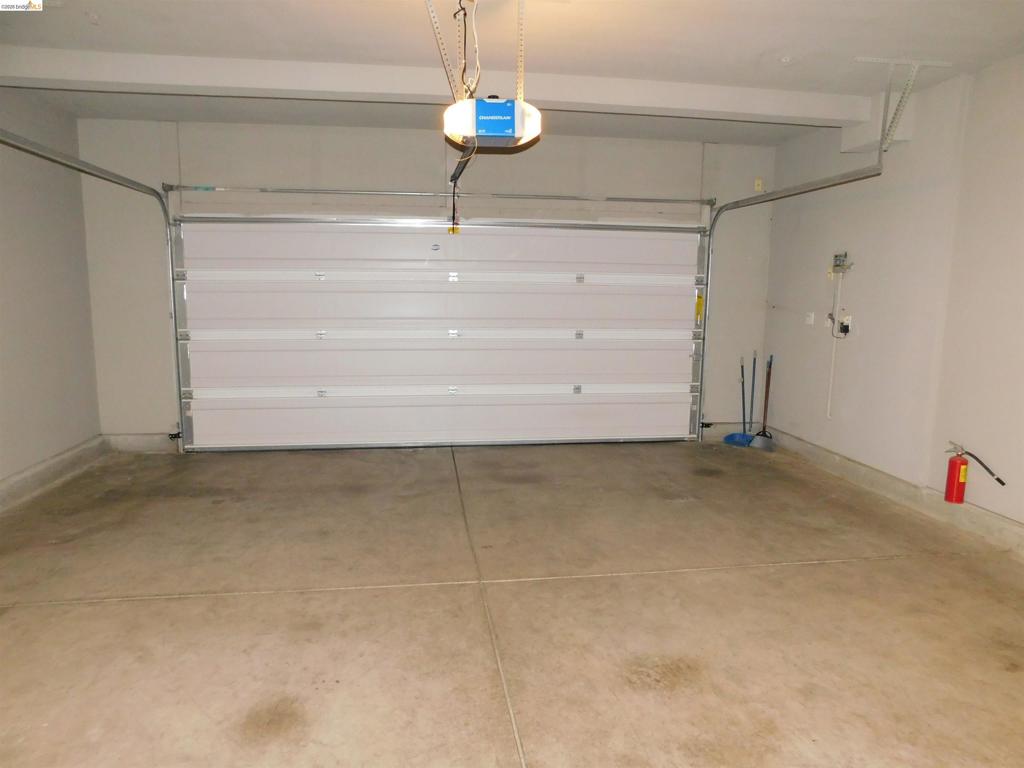 1090 Lavender St, Manteca, CA 95337