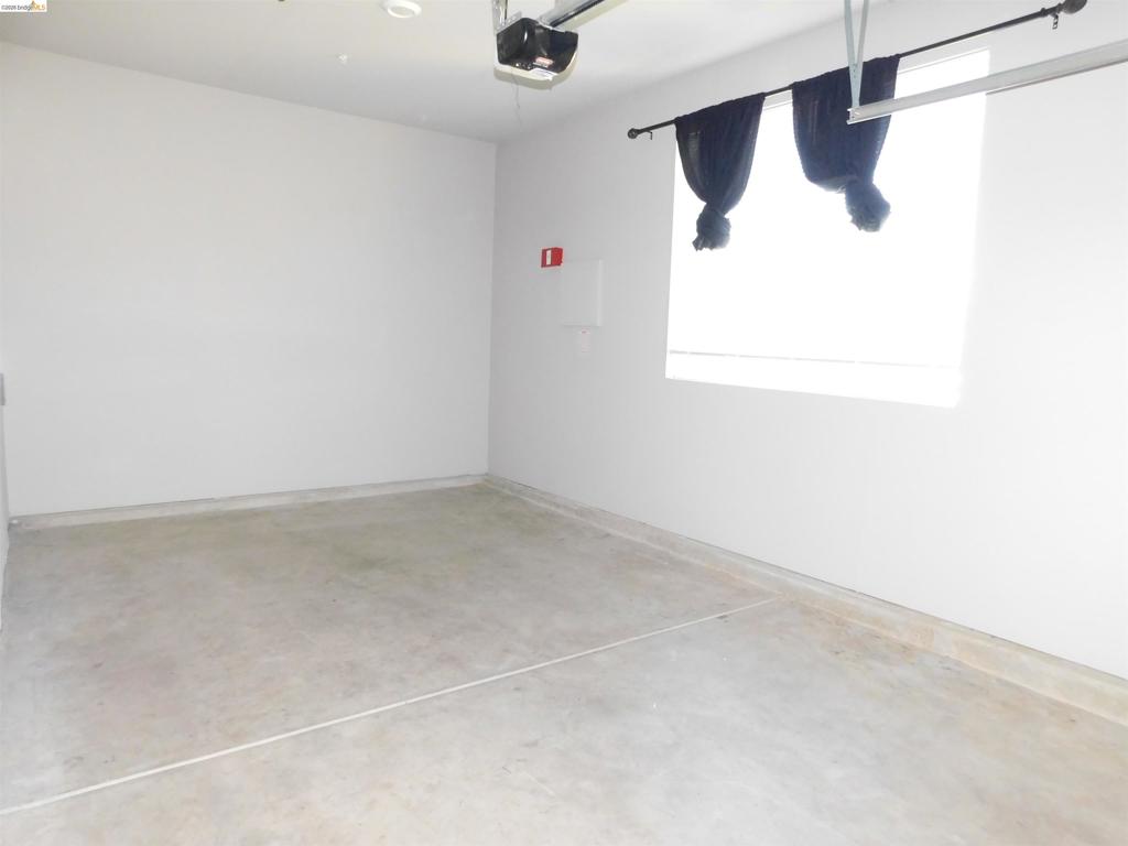 1090 Lavender St, Manteca, CA 95337