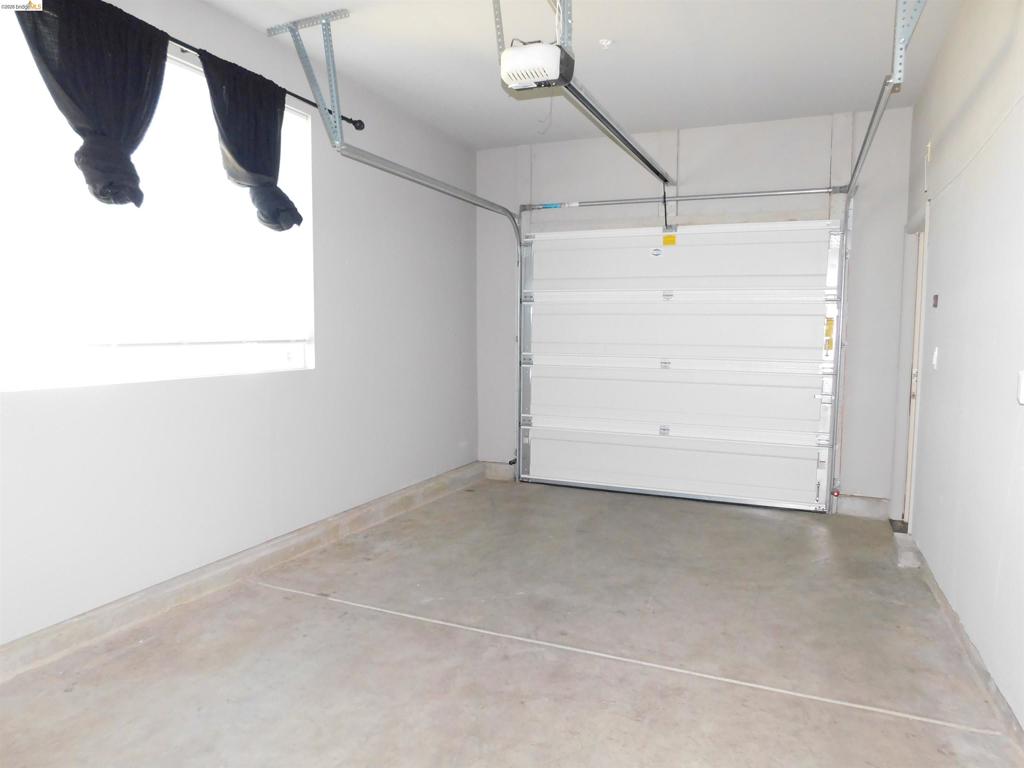 1090 Lavender St, Manteca, CA 95337