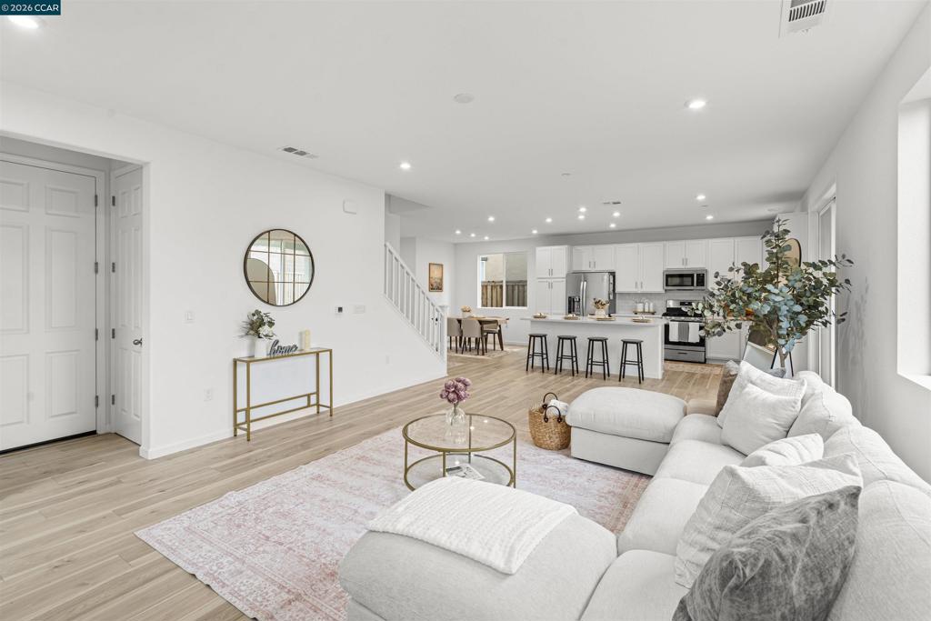 953 Arneis Ave, Manteca, CA 95337