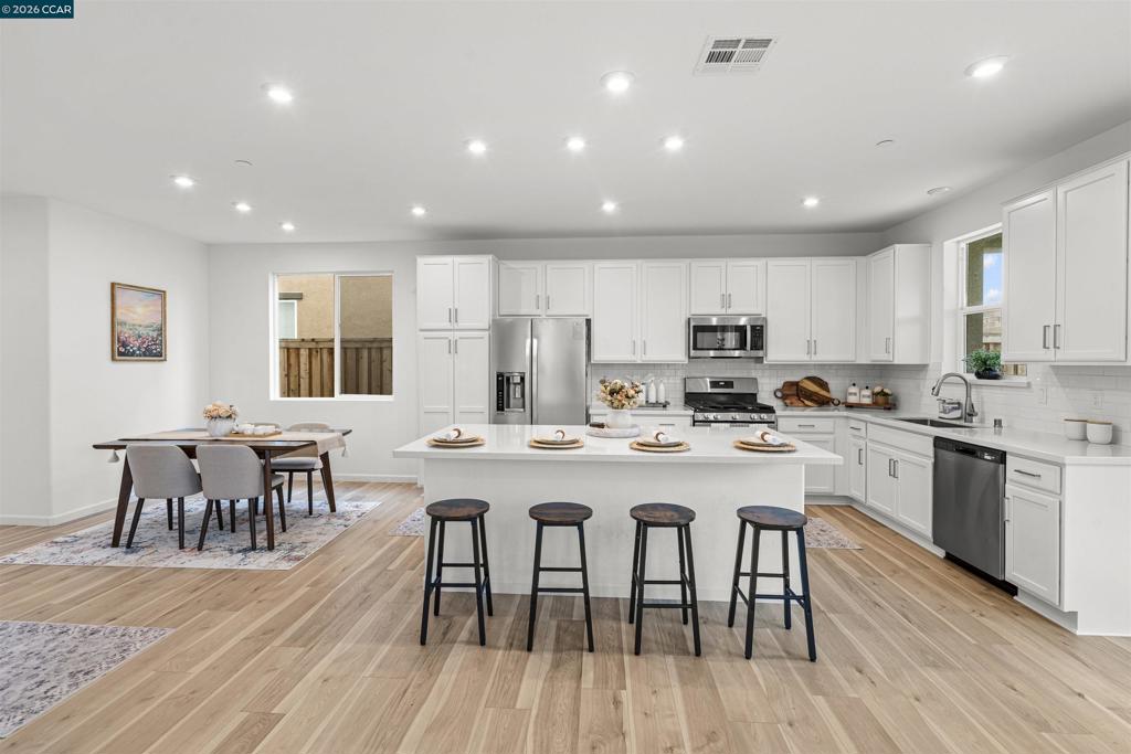 953 Arneis Ave, Manteca, CA 95337