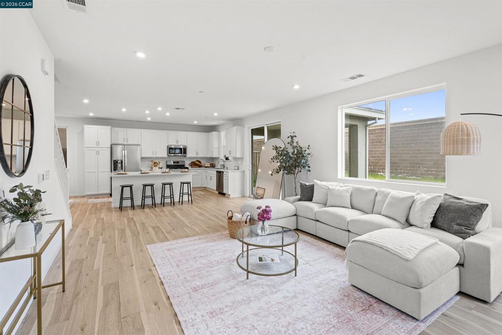 953 Arneis Ave, Manteca, CA 95337