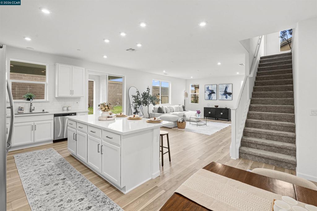 953 Arneis Ave, Manteca, CA 95337