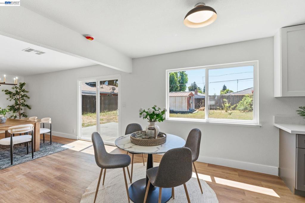 4874 E clinton, Fresno, CA 93703