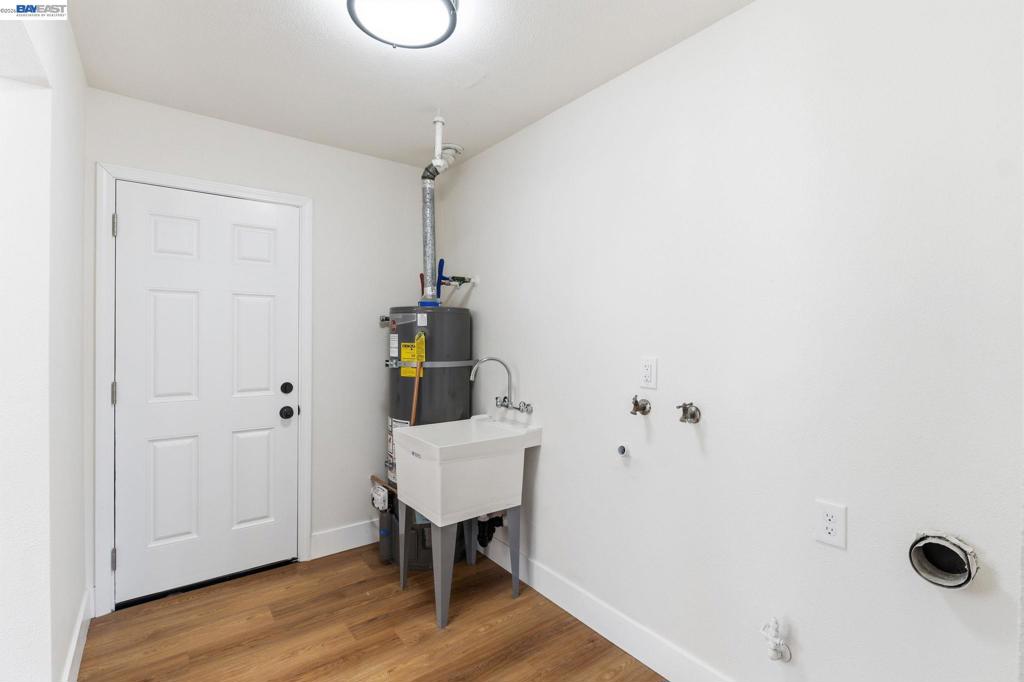 4874 E clinton, Fresno, CA 93703