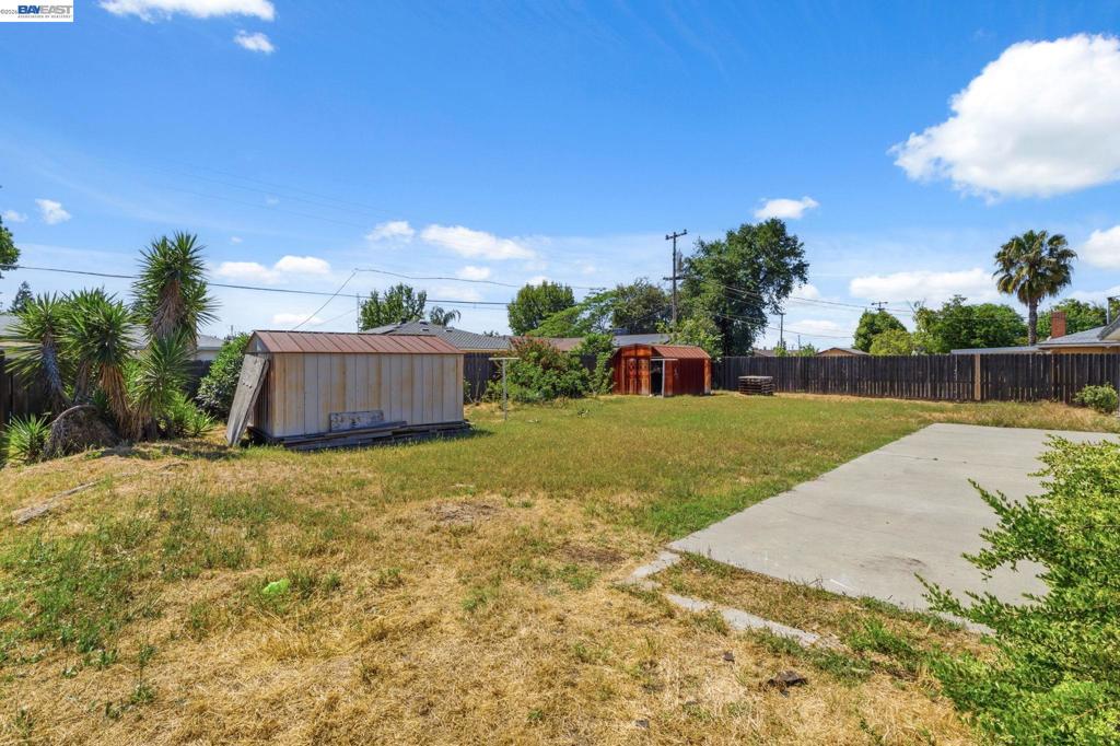 4874 E clinton, Fresno, CA 93703