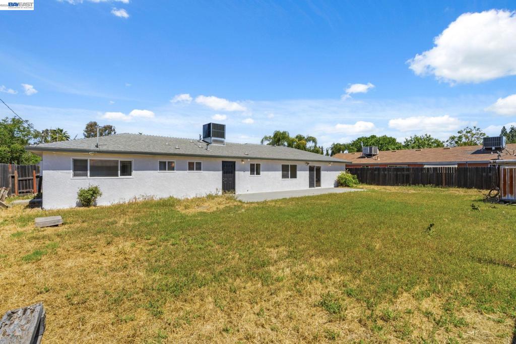 4874 E clinton, Fresno, CA 93703