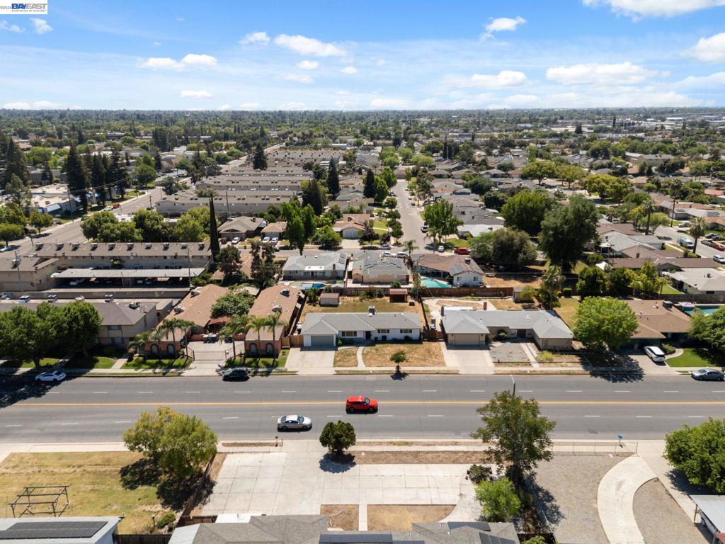 4874 E clinton, Fresno, CA 93703