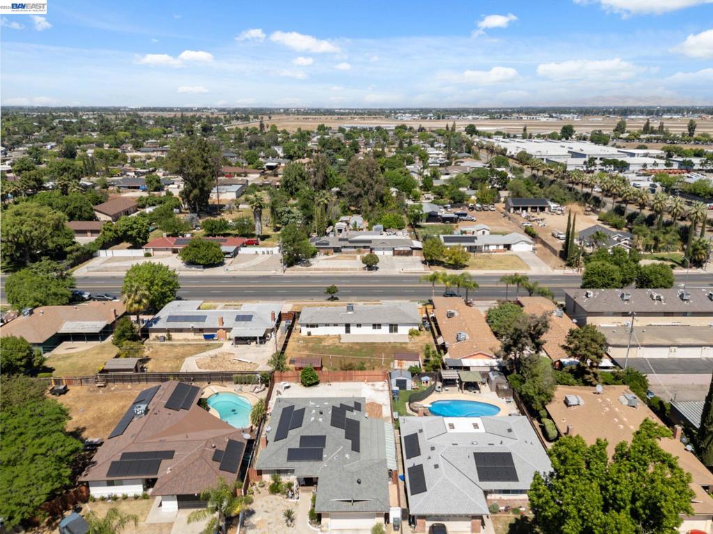 4874 E clinton, Fresno, CA 93703