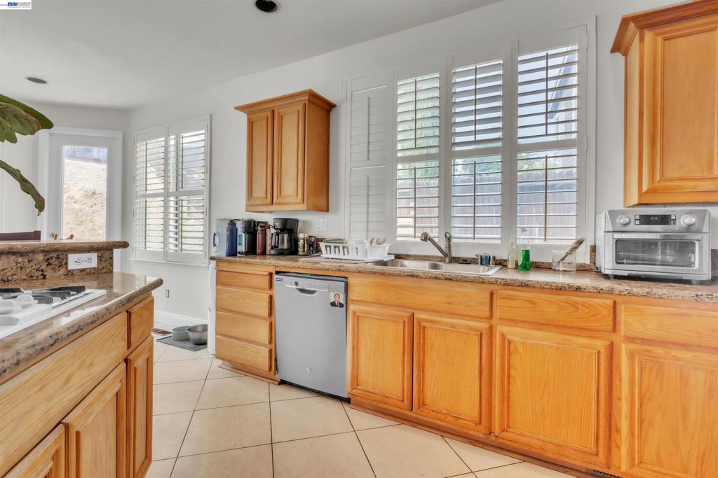 47 E Country Club Dr, Brentwood (CC), CA 94513