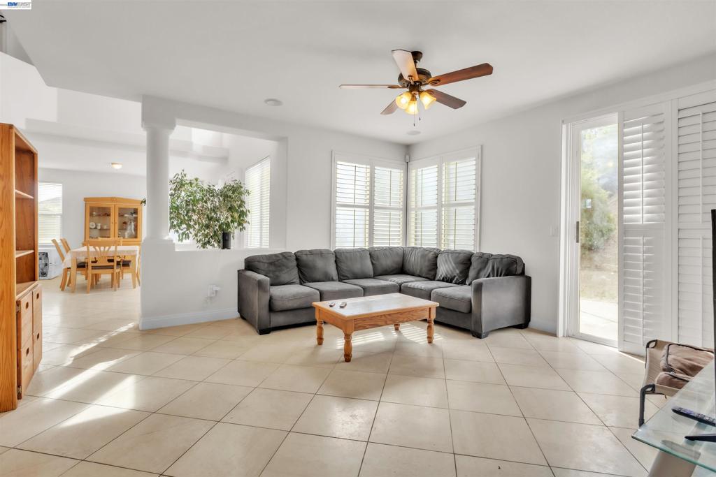 47 E Country Club Dr, Brentwood (CC), CA 94513