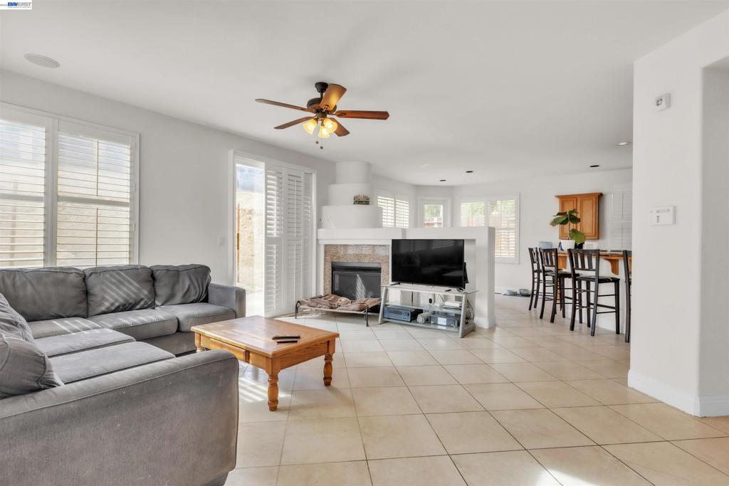 47 E Country Club Dr, Brentwood (CC), CA 94513