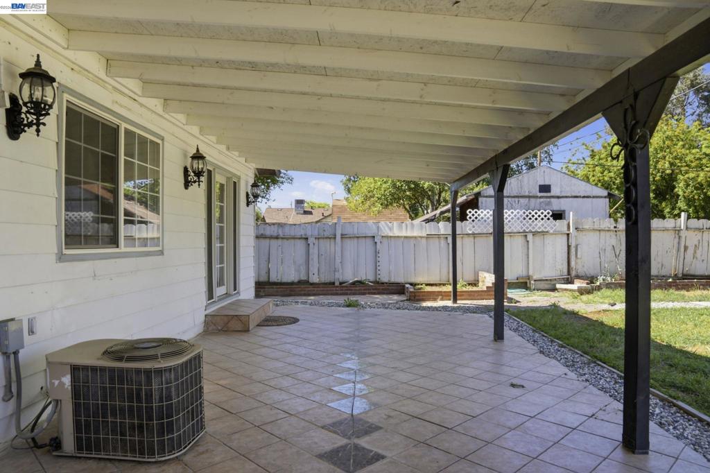 315 M St, Patterson, CA 95363
