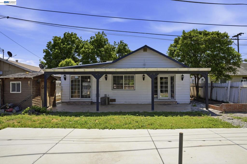 315 M St, Patterson, CA 95363