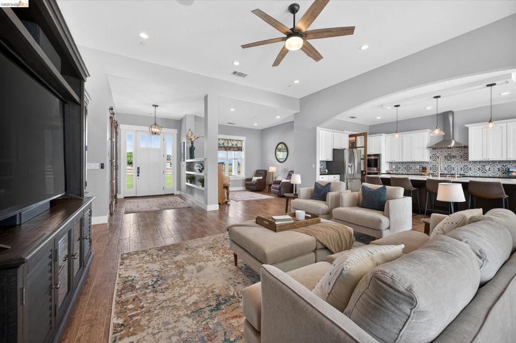 2151 Bartels Dr, Brentwood (CC), CA 94548