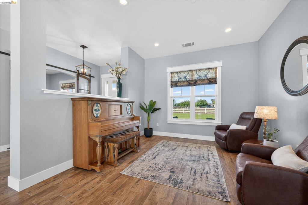 2151 Bartels Dr, Brentwood (CC), CA 94548