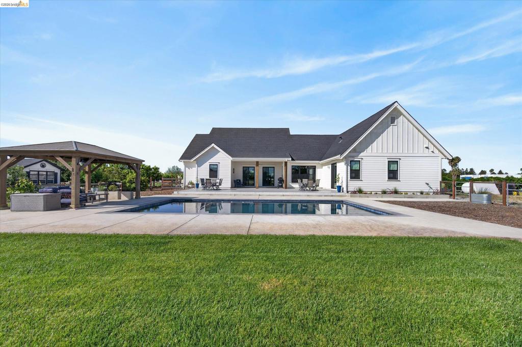 2151 Bartels Dr, Brentwood (CC), CA 94548