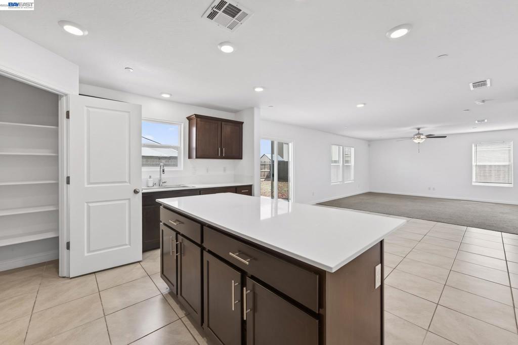 2280 craig ct, Los Banos, CA 93635