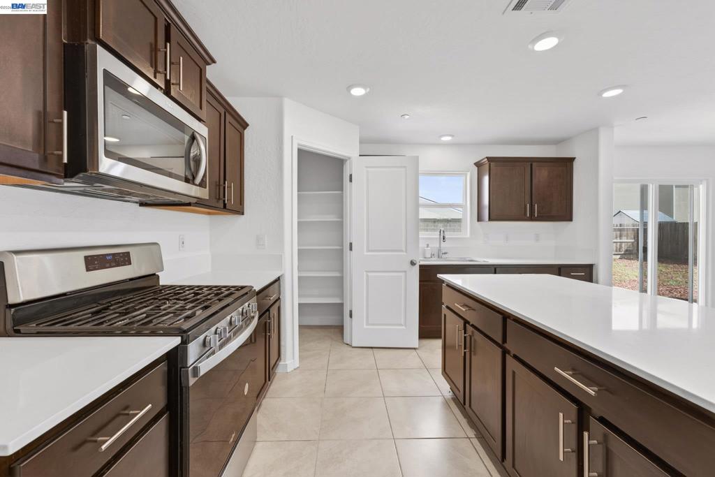 2280 craig ct, Los Banos, CA 93635