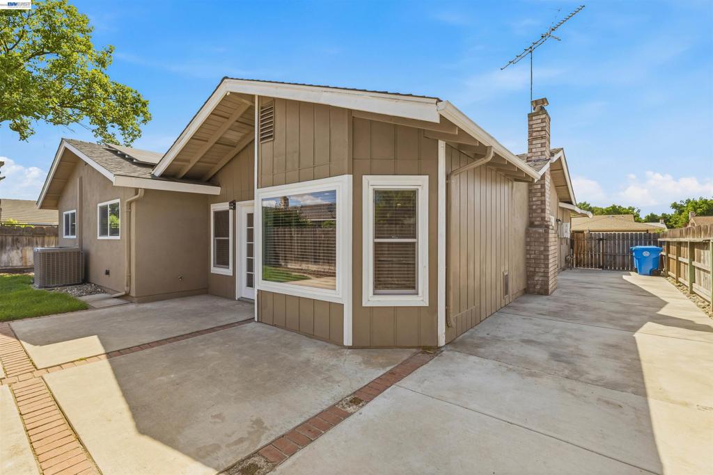 1864 Cherrywood Pl, Manteca, CA 95336