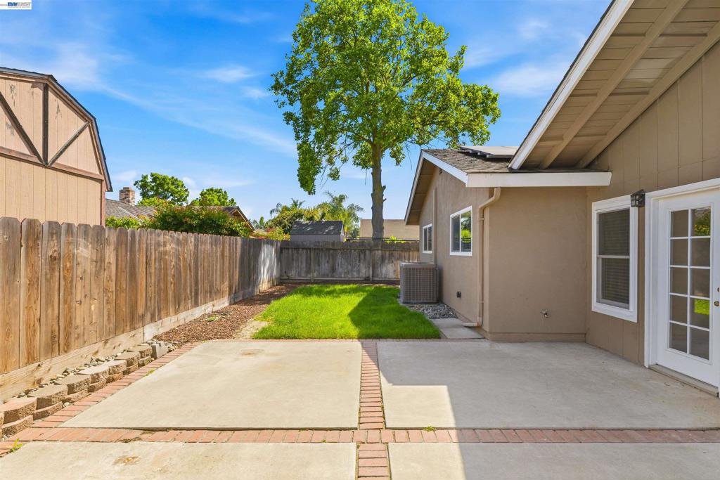 1864 Cherrywood Pl, Manteca, CA 95336