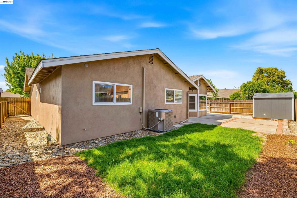 1864 Cherrywood Pl, Manteca, CA 95336