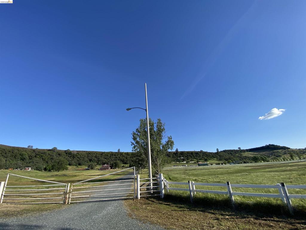 19144 Rawhide Road, Jamestown, CA 95327