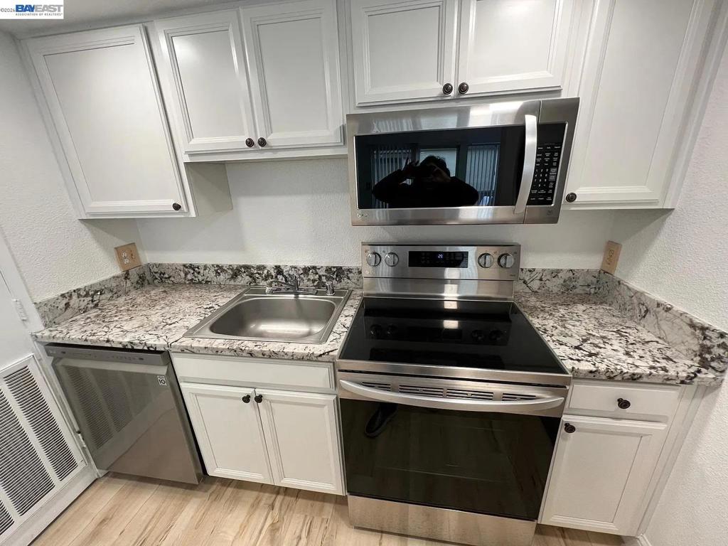 3701 Colonial Dr #36, Modesto, CA 95356