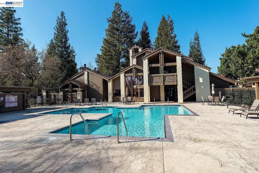 3701 Colonial Dr #36, Modesto, CA 95356