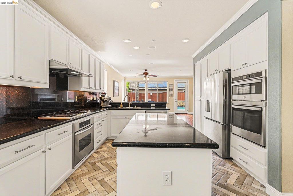 1400 Buckingham Dr, Brentwood (CC), CA 94513