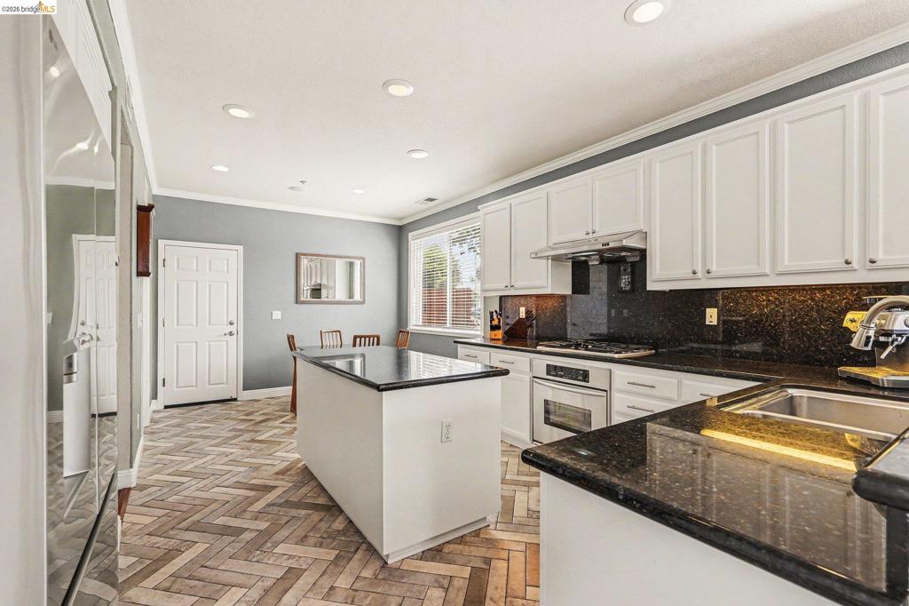 1400 Buckingham Dr, Brentwood (CC), CA 94513