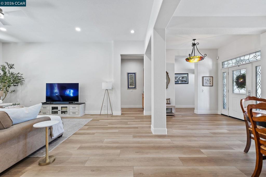 346 Gladstone Dr, Brentwood (CC), CA 94513