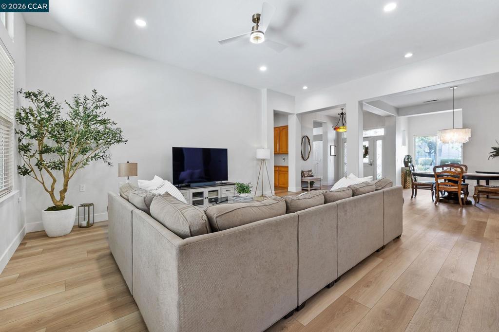 346 Gladstone Dr, Brentwood (CC), CA 94513