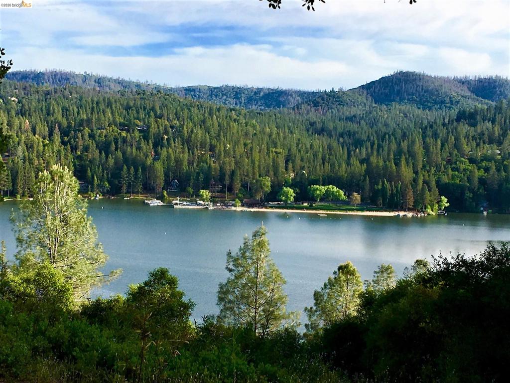 13209 Mueller Drive, Groveland, CA 95321