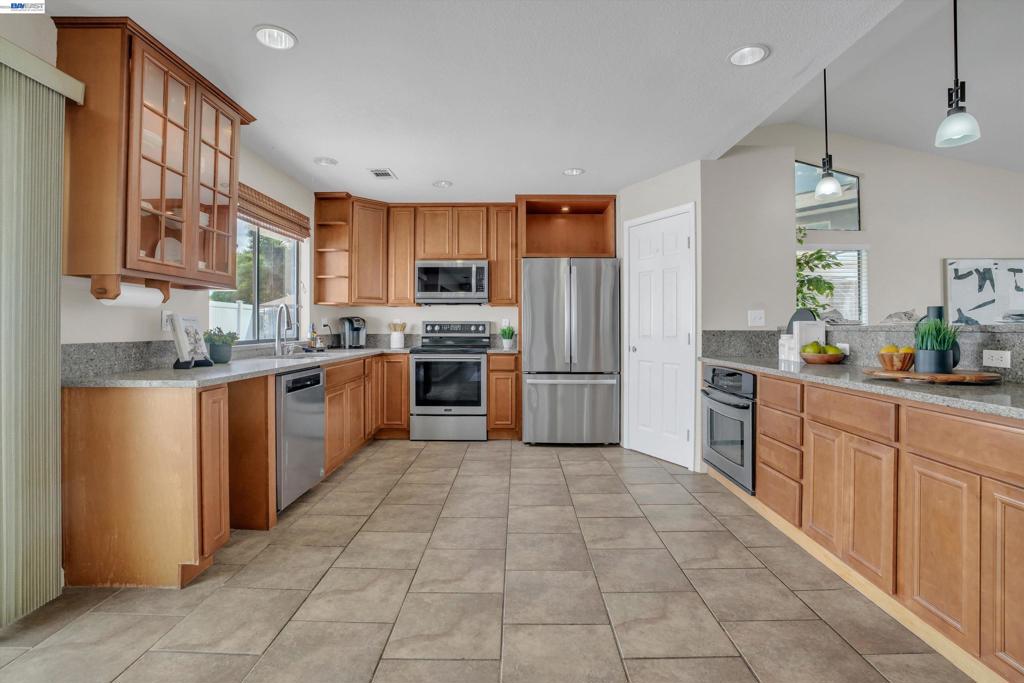 1529 Denese Ct, Manteca, CA 95337