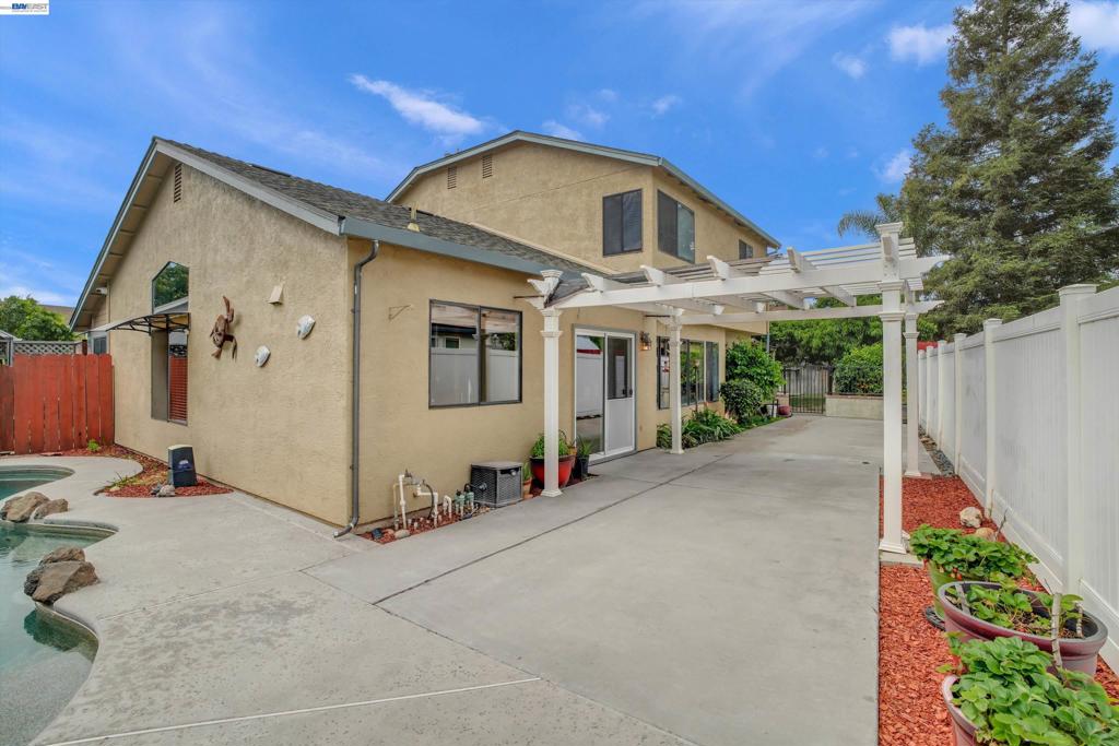 1529 Denese Ct, Manteca, CA 95337