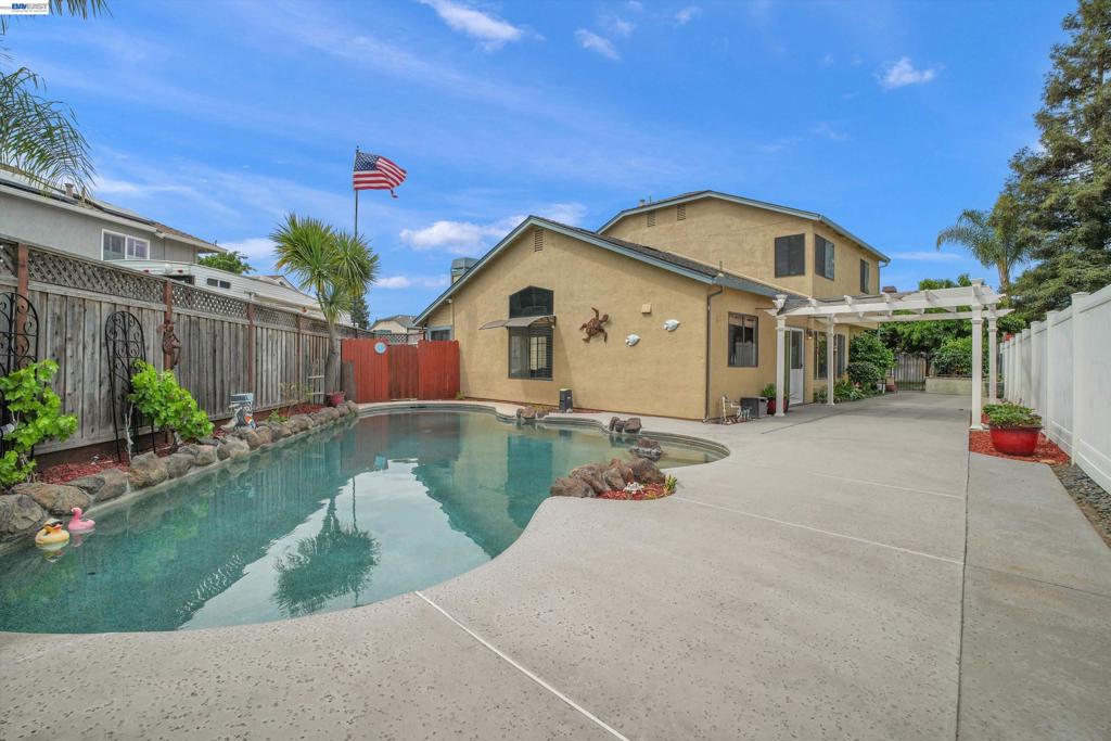 1529 Denese Ct, Manteca, CA 95337