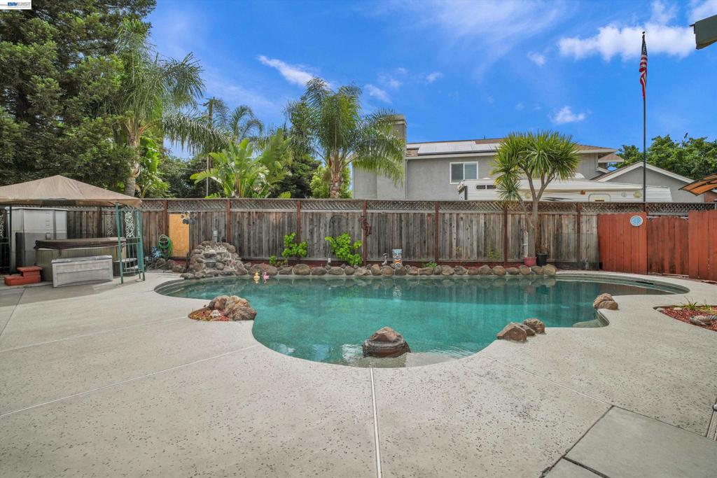 1529 Denese Ct, Manteca, CA 95337