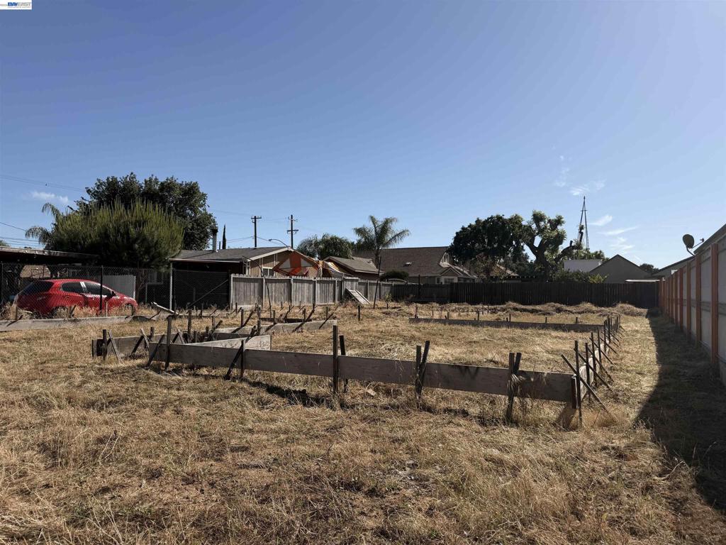 410 Montague Ct, Modesto, CA 95351