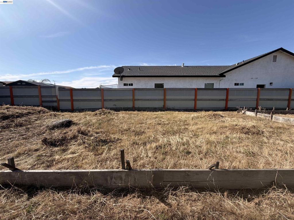 410 Montague Ct, Modesto, CA 95351