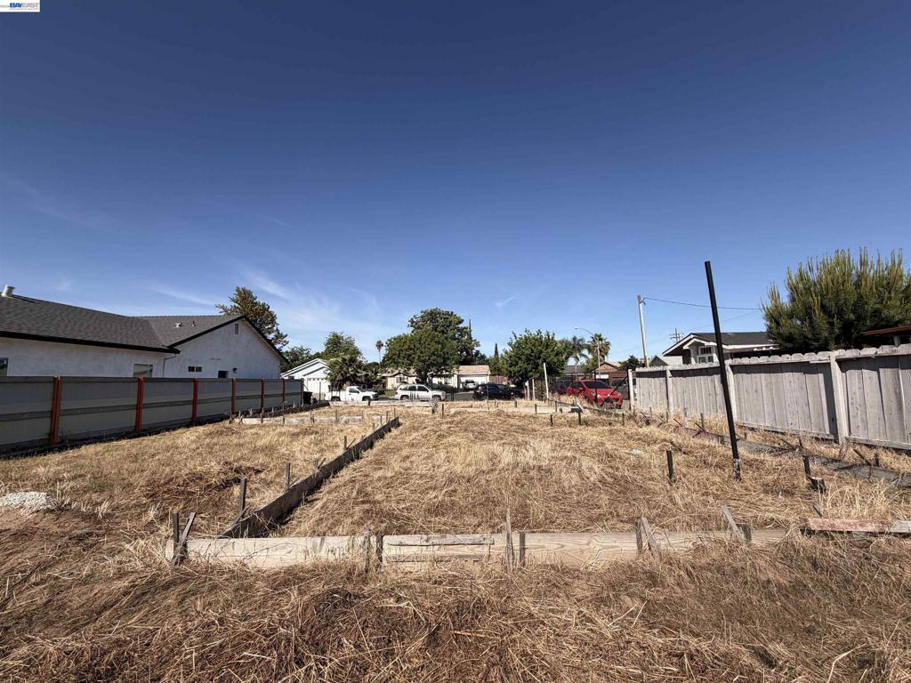 410 Montague Ct, Modesto, CA 95351