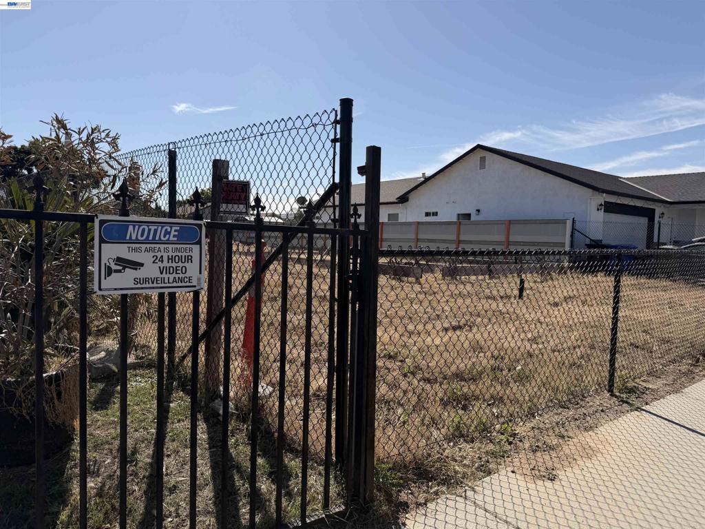 410 Montague Ct, Modesto, CA 95351