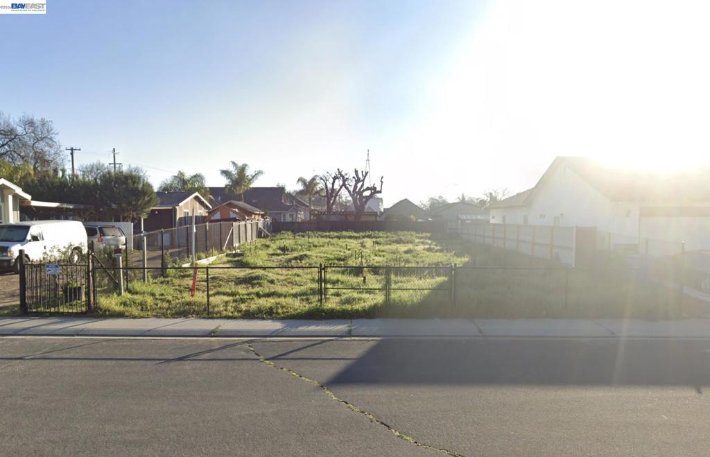 410 Montague Ct, Modesto, CA 95351