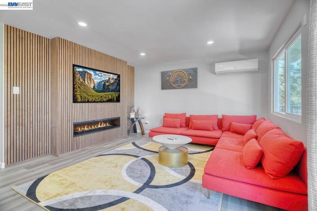 12017 Hillhurst Cir, Groveland, CA 95321