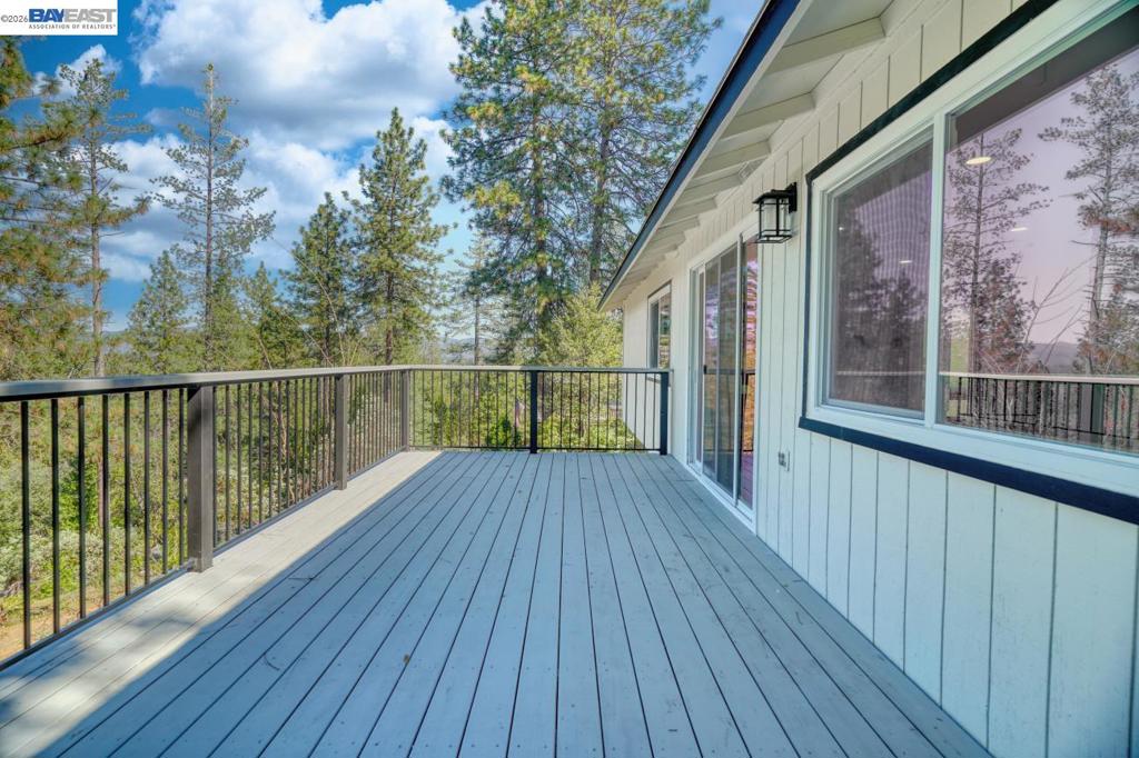 12017 Hillhurst Cir, Groveland, CA 95321