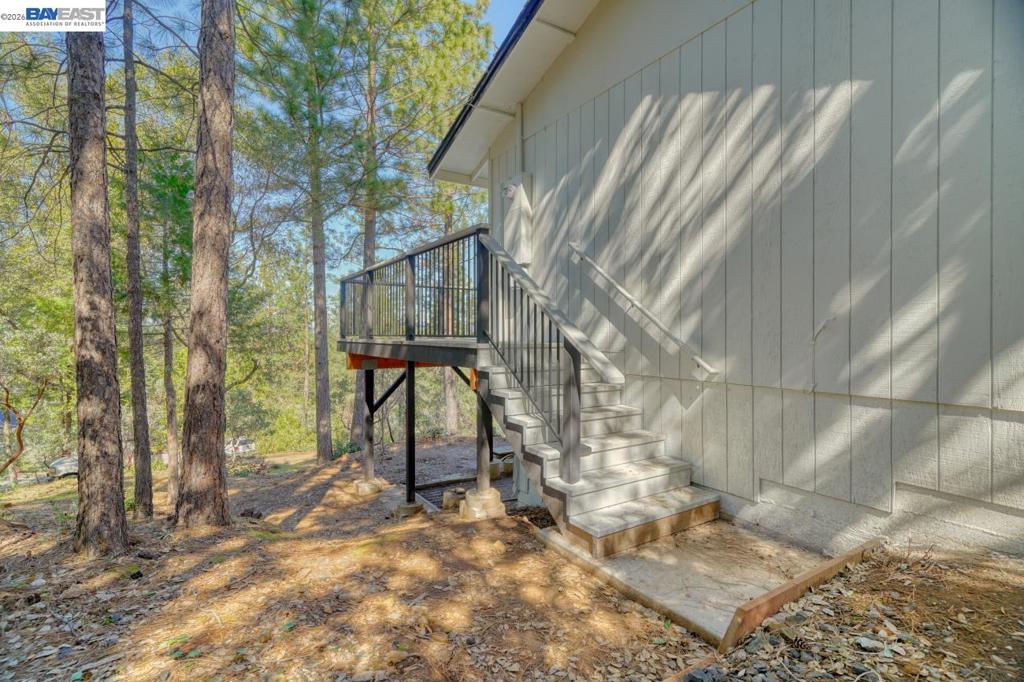 12017 Hillhurst Cir, Groveland, CA 95321