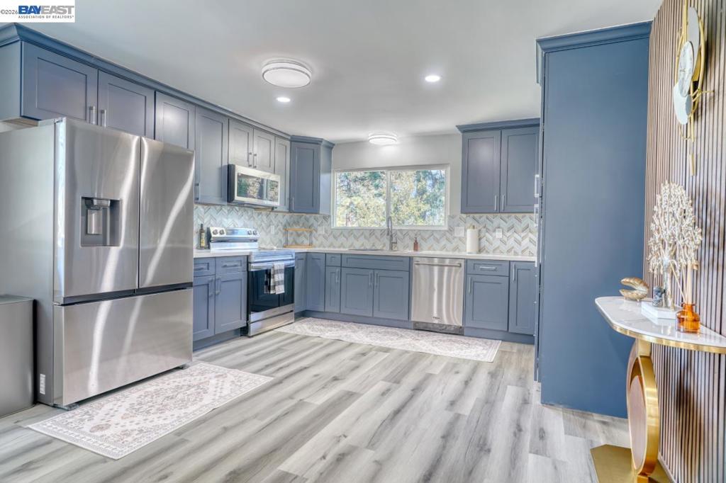 12017 Hillhurst Cir, Groveland, CA 95321